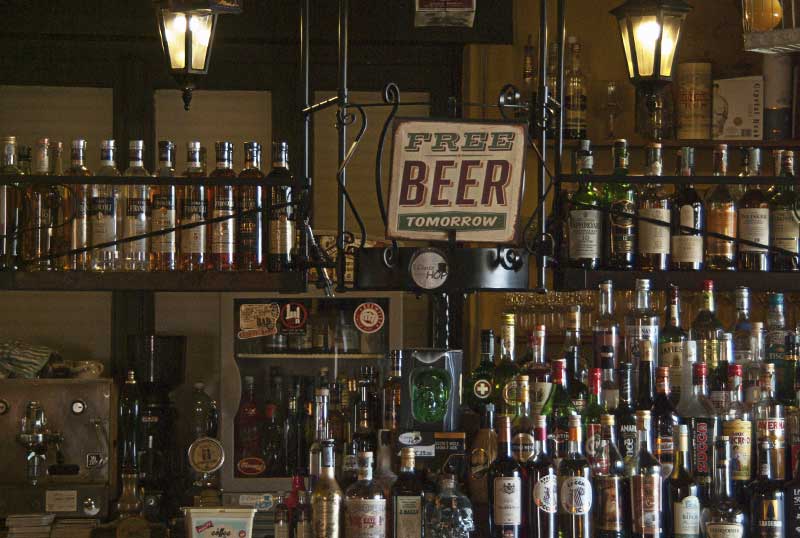 after dinner drink liquori ristorante pub steakhouse birreria pizzeria_cassolnovo lomellina provincia di pavia lombardia vigevano novara man vs food pizza celiaco vegano vegetariano cucina bavarese birra artigianale