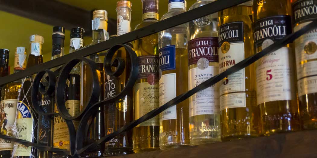 after dinner drink liquori ristorante pub steakhouse birreria pizzeria_cassolnovo lomellina provincia di pavia lombardia vigevano novara man vs food pizza celiaco vegano vegetariano cucina bavarese birra artigianale