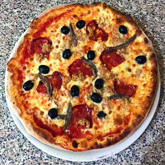 02 pizzeria pizze ristorante pub steakhouse birreria pizzeria cassolnovo lomellina provincia di pavia lombardia vigevano novara man vs food pizza celiaco vegano vegetariano cucina bavarese birra artigianale